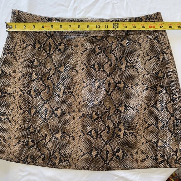 Blanknyc Brown & Black Snake Print Faux Leather Mini Skirt Size 31 - Picture 8 of 9
